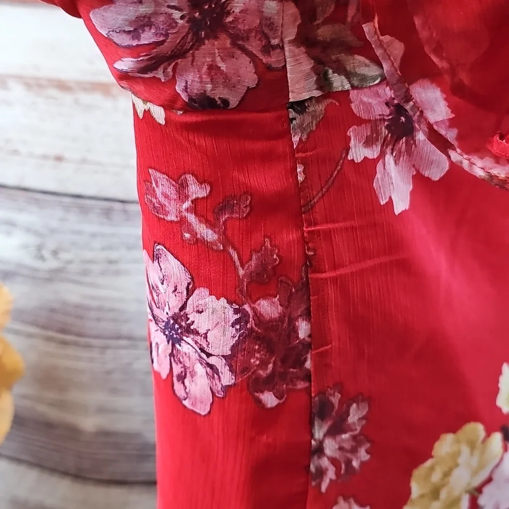 VINCE CAMUTO RED FLORAL LINED TIERED FLUTTER SLEEVE PULLOVER BLOUSE - Picture 8 of 13